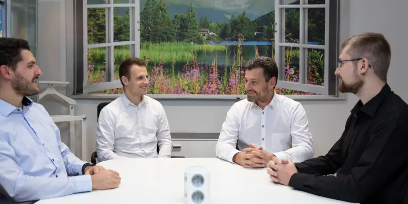 Team Daero am Besprechungstisch
